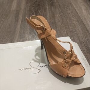 Plat form look size 9 in tan